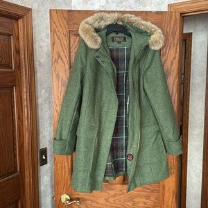 Pendleton Women’s 3/4 Length Coat With Coyote Fur Hood.  Size 14.  Fully Lined.